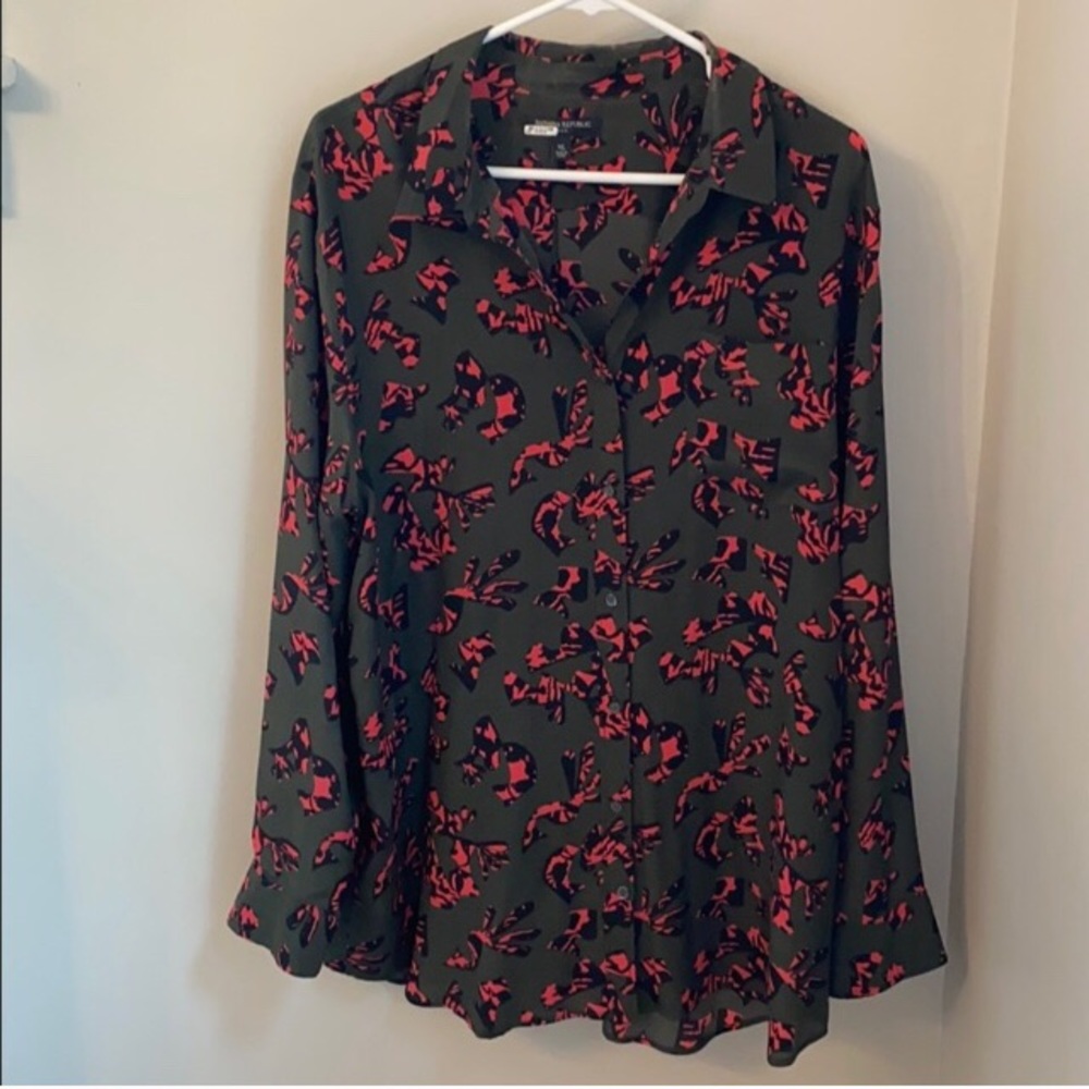 👀 Olive Silk Blouse by Banana Republic